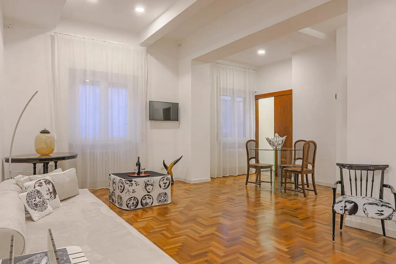 Piano 2 Roma Apartment